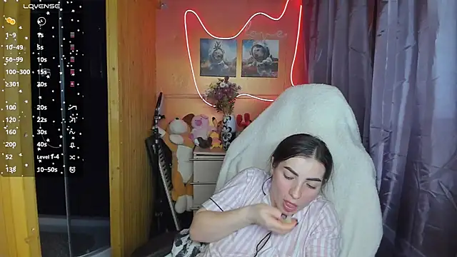 Fiery Brunette  online show from March 20, 2025, 10:32 am