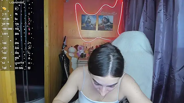 Fiery Brunette  online show from March 21, 2025, 4:17 am