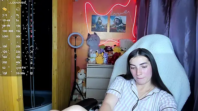 Fiery Brunette  online show from September 18, 2025, 9:44 am