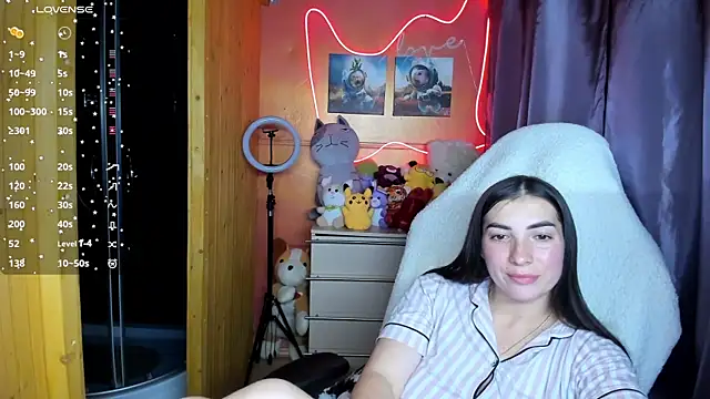 Fiery Brunette  online show from October 5, 2025, 3:38 am