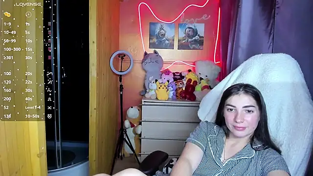 Fiery Brunette  online show from October 13, 2025, 5:51 am