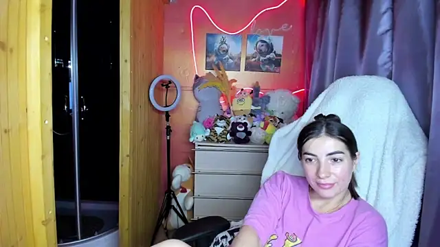 Fiery Brunette  online show from April 10, 2026, 6:40 am