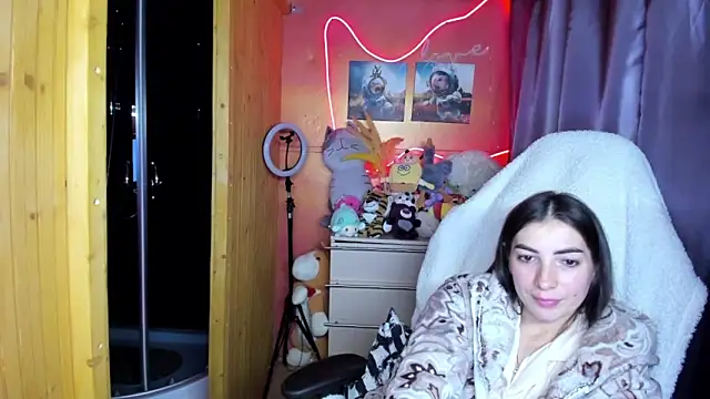 Fiery Brunette  online show from April 29, 2026, 1:26 pm