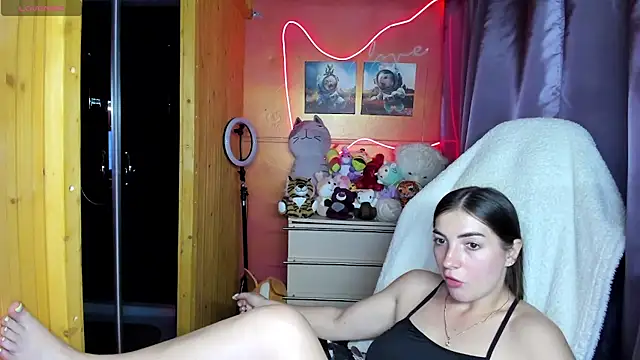 Fiery Brunette  online show from July 17, 2026, 4:52 am