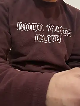 Snapshot of rhuh3991 chatting on January 12, 2025, 5:34 am rhuh3991 online show from January 12, 2025, 5:34 am