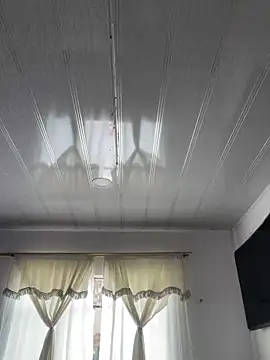 hannahb-e online show from December 3, 2025, 5:22 pm