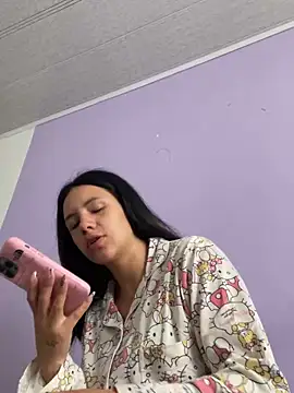 hannahb-e online show from April 5, 2026, 1:41 pm