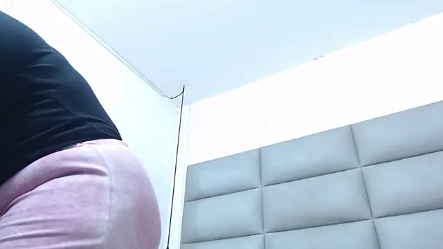 emily brontee  online show from October 18, 2025, 1:12 pm