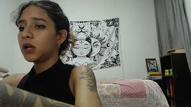 AlinaWoolf  online show from January 13, 2025, 2:39 am