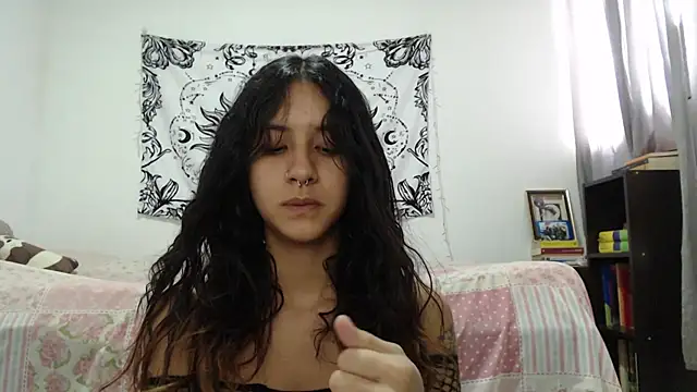 AlinaWoolf  online show from January 17, 2025, 8:33 pm