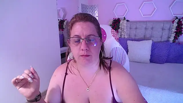 Snapshot of katie_joness_ chatting on January 5, 2025, 3:45 pm katie joness online show from January 5, 2025, 3:45 pm