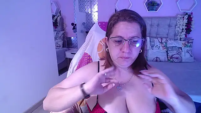Snapshot of katie_joness_ chatting on January 11, 2025, 12:29 pm katie joness online show from January 11, 2025, 12:29 pm