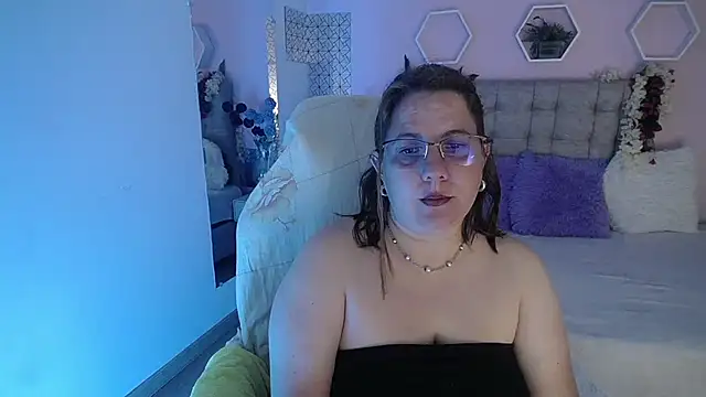 Snapshot of katie_joness_ chatting on February 1, 2025, 12:26 pm katie joness online show from February 1, 2025, 12:26 pm