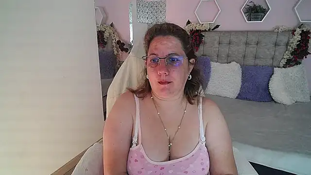 Snapshot of katie_joness_ chatting on February 7, 2025, 12:39 pm katie joness online show from February 7, 2025, 12:39 pm