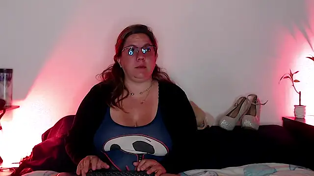 Snapshot of katie_joness_ chatting on October 10, 2025, 9:30 am katie joness online show from October 10, 2025, 9:30 am