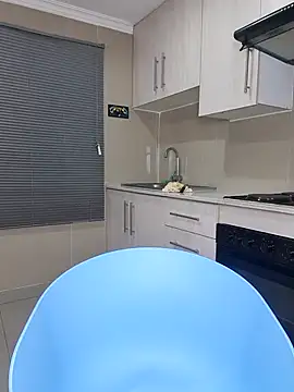 Snapshot of Jazmine-Blue chatting on October 22, 2025, 1:06 am Jazmine-Blue online show from October 22, 2025, 1:06 am