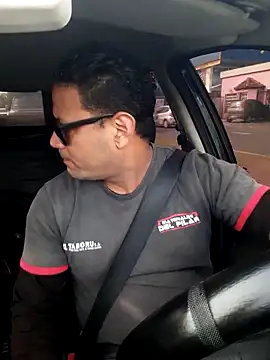 hecwil8 online show from October 28, 2025, 11:47 am