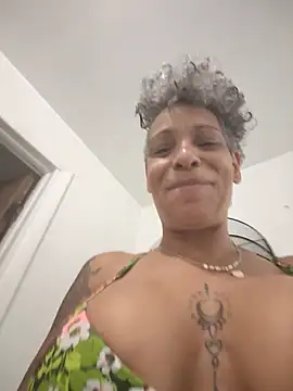Snapshot of CeceilaMoon chatting on June 24, 2026, 4:06 pm CeceilaMoon online show from June 24, 2026, 4:06 pm