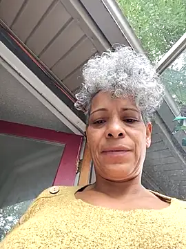 Snapshot of CeceilaMoon chatting on June 25, 2026, 4:11 pm CeceilaMoon online show from June 25, 2026, 4:11 pm