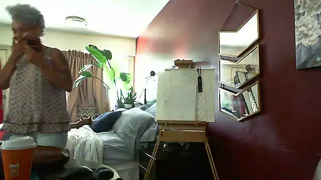 Snapshot of CeceilaMoon chatting on July 9, 2026, 4:33 pm CeceilaMoon online show from July 9, 2026, 4:33 pm