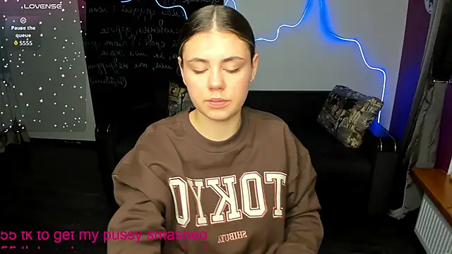 IsabellaBler online show from November 10, 2025, 12:37 pm