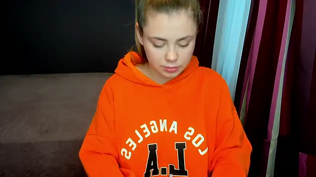 IsabellaBler online show from December 5, 2025, 6:55 am