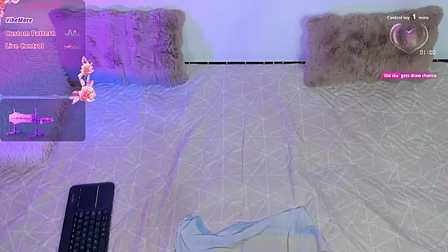 pauline golden1 online show from October 25, 2025, 3:14 am