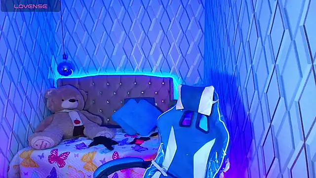 NicolleTaylor online show from October 27, 2025, 3:10 am