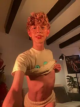 Snapshot of lyamthommpson chatting on December 1, 2025, 8:14 pm lyamthommpson online show from December 1, 2025, 8:14 pm