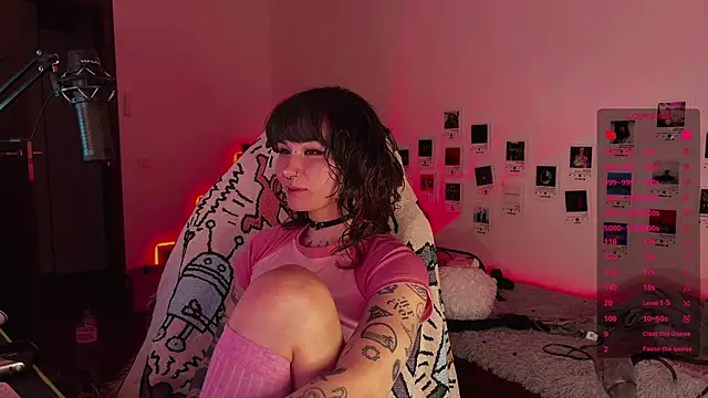 deadlysweet online show from December 5, 2025, 12:41 am