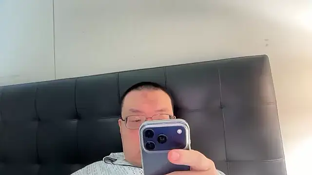 slaveasianboy online show from April 21, 2026, 4:23 pm