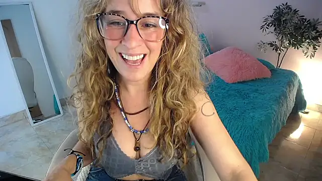 Paula Paz online show from October 15, 2025, 3:12 pm