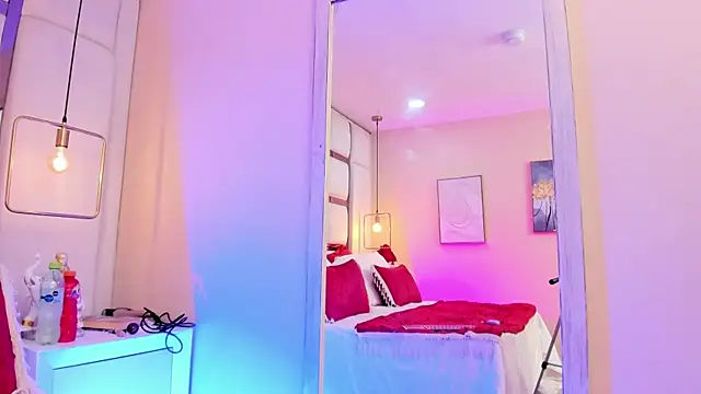 elizavenus online show from April 13, 2026, 12:32 pm