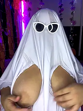 Snapshot of CharlotteMillers chatting on October 30, 2025, 9:44 am CharlotteMillers online show from October 30, 2025, 9:44 am