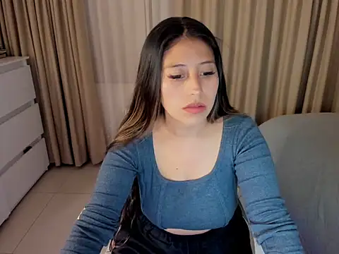 kiaraowen online show from September 27, 2025, 1:43 am