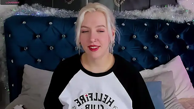 Snapshot of RachelCart chatting on January 7, 2025, 6:59 am RachelCart online show from January 7, 2025, 6:59 am
