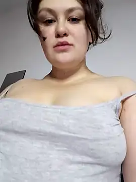 BlackCurly online show from October 12, 2025, 3:11 pm