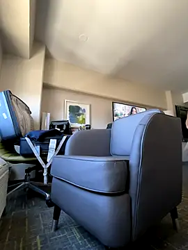 Snapshot of fatfabulous1981 chatting on October 19, 2025, 6:19 pm fatfabulous1981 online show from October 19, 2025, 6:19 pm