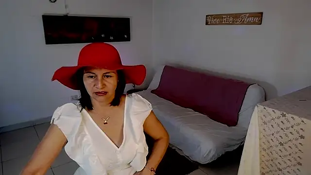 lollita 23  online show from November 28, 2025, 7:49 pm