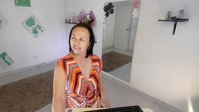 lollita 23  online show from May 28, 2026, 8:17 pm