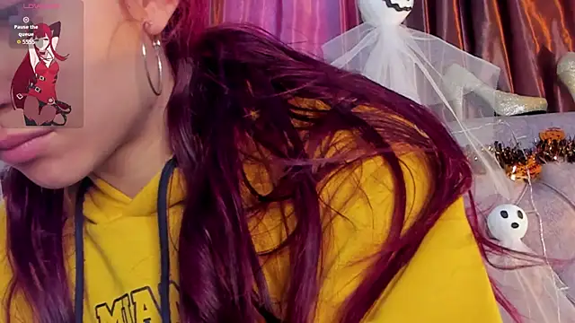 Snapshot of _Scarlett_01 chatting on October 19, 2025, 1:34 pm Scarlett 01 online show from October 19, 2025, 1:34 pm