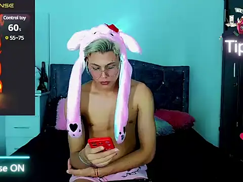 Liamscott  online show from February 25, 2025, 4:14 am