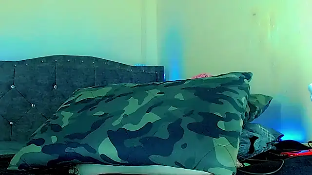 Liamscott  online show from April 18, 2026, 6:39 am