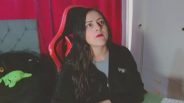 Noamartin  online show from February 3, 2026, 10:48 pm