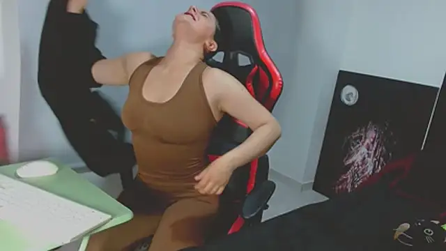 Noamartin  online show from April 6, 2026, 11:38 pm