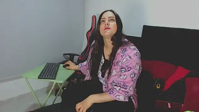 Noamartin  online show from April 13, 2026, 2:28 am