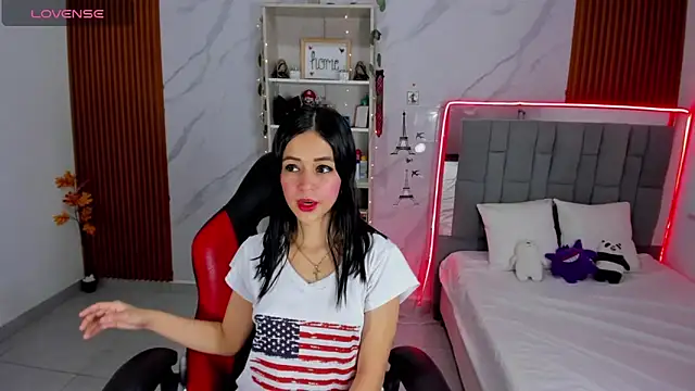 Snapshot of HannaSexyy chatting on December 1, 2025, 2:05 am HannaSexyy online show from December 1, 2025, 2:05 am