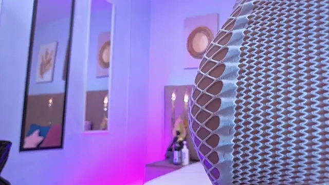 sarah cruzz  online show from November 26, 2025, 1:28 am