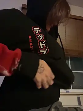 Snapshot of renegade_vyxxen chatting on January 8, 2025, 2:35 am renegade vyxxen online show from January 8, 2025, 2:35 am