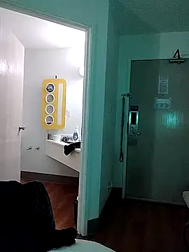 Snapshot of renegade_vyxxen chatting on March 6, 2025, 6:41 am renegade vyxxen online show from March 6, 2025, 6:41 am